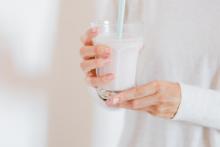 Виробники масово сушать молоко — через надлишки